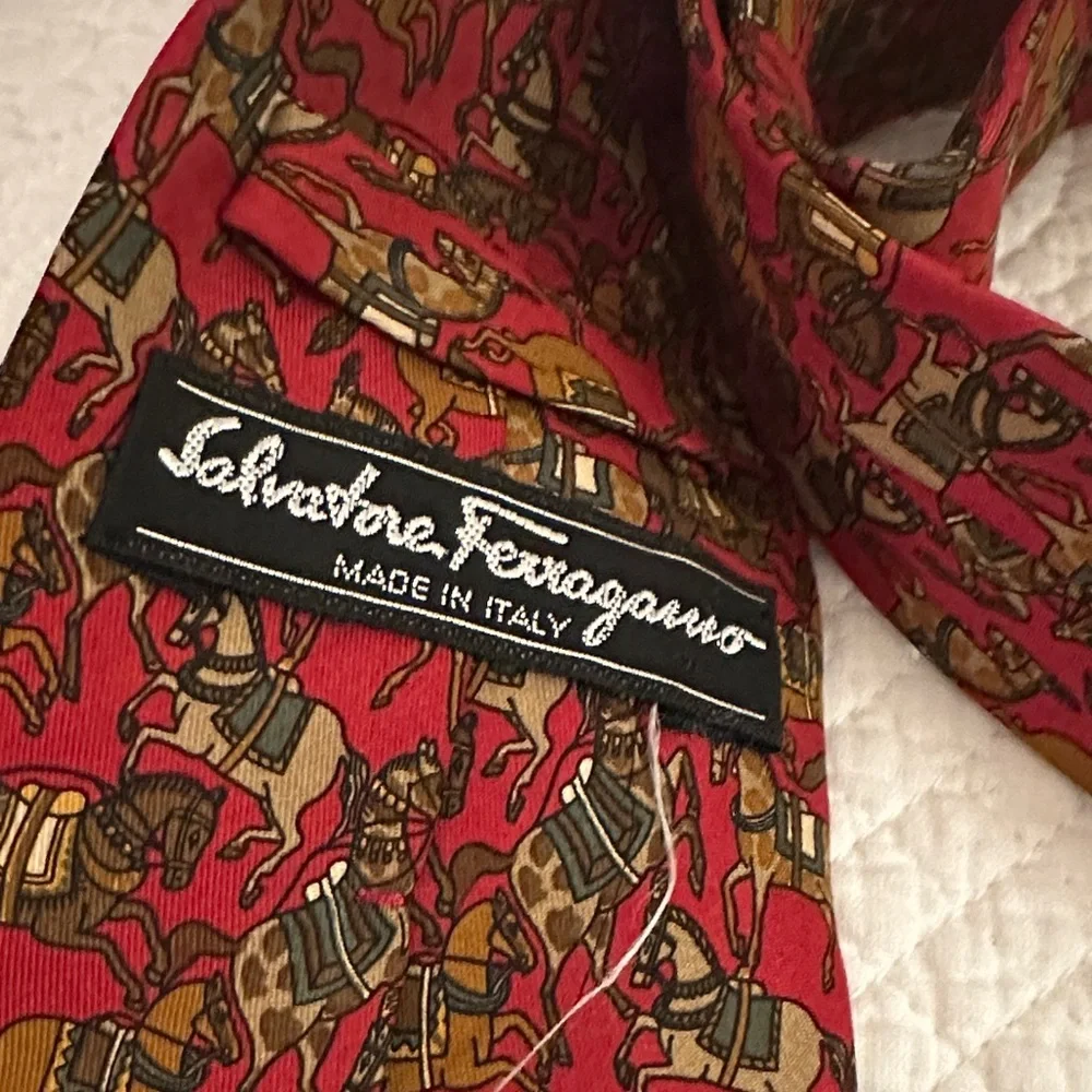 Elegant Red Horse Motif Tie